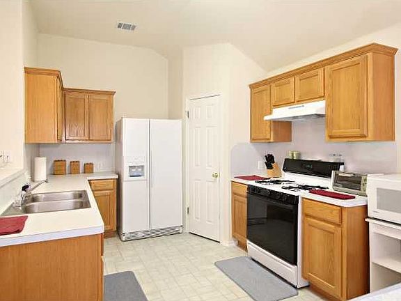 4th image of 12101 Rosita Ct
