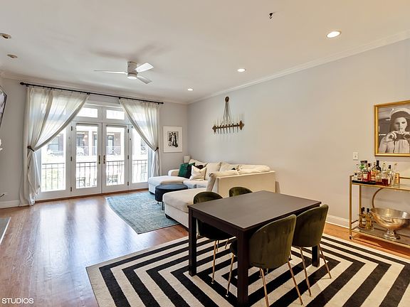 4th image of 2051 W Belmont Ave #1