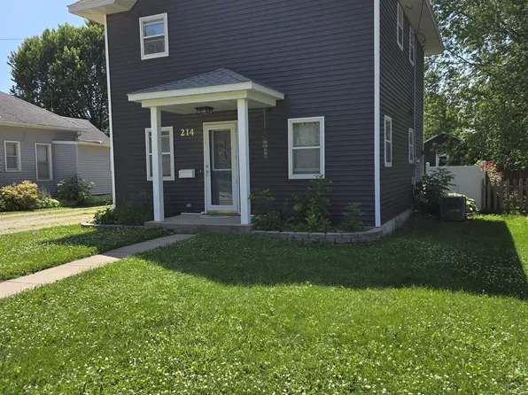 214 6th St E, Cresco, IA 52136