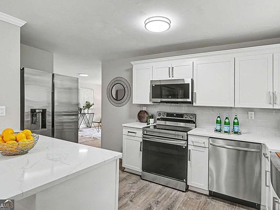4th image of 1724 Leslie Ave SW