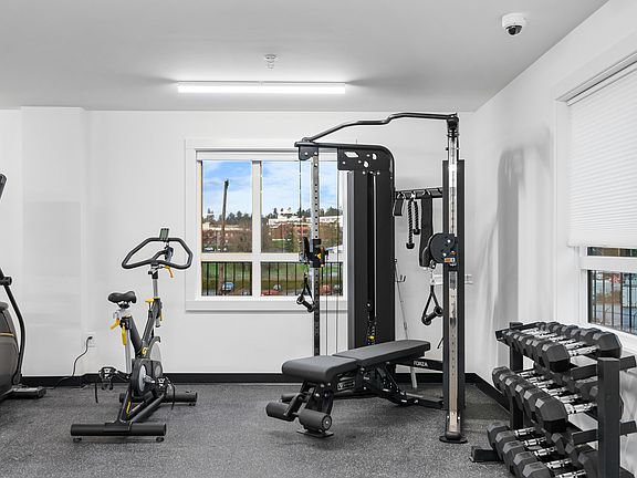 5th image of 1310 Saunders St #104