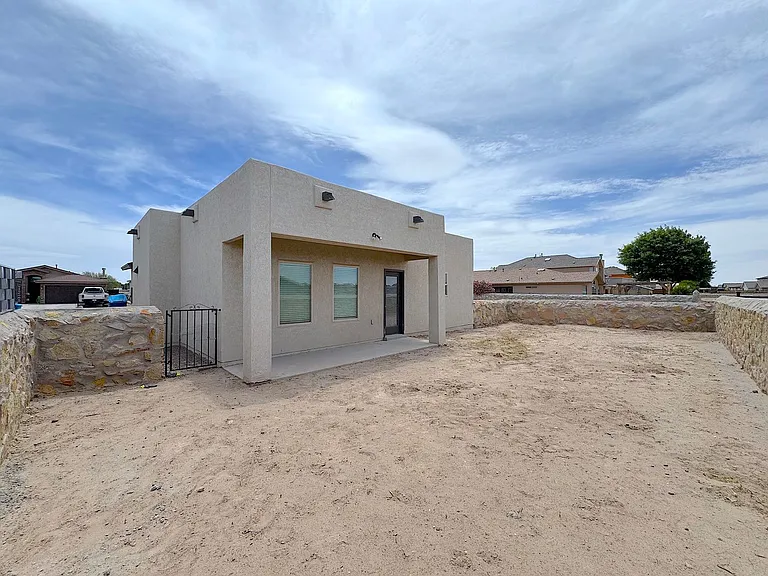 121 Alamito Creek Ave — Photo 20