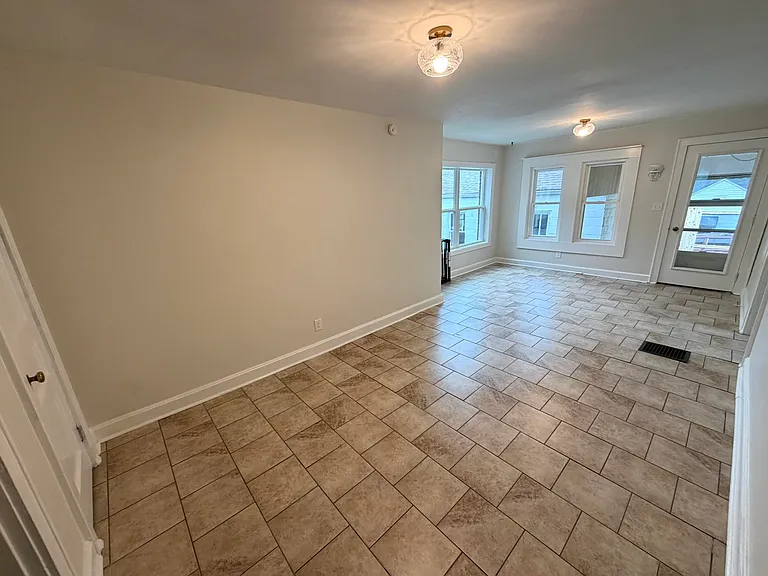 114 Beck St — Photo 5