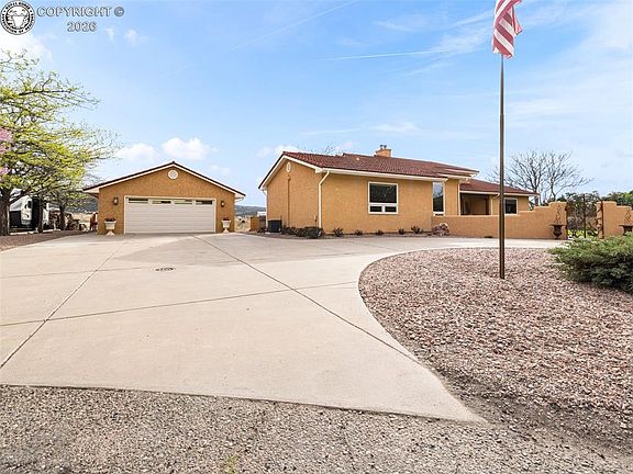 2nd image of 1064 Ridgeview Pl
