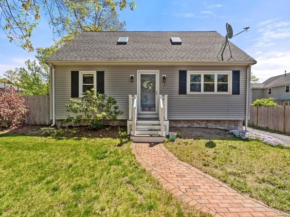 1 Thornton Rd, Norton, MA 02766