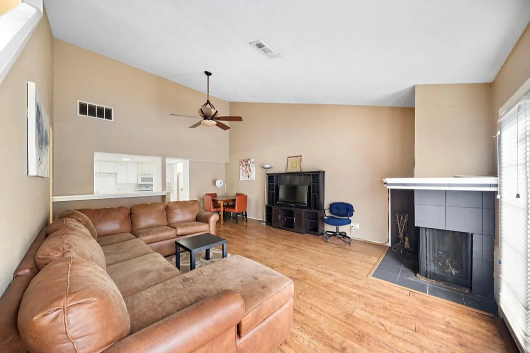 3 bed, 1672 sqft, $1,800 — Photo 1