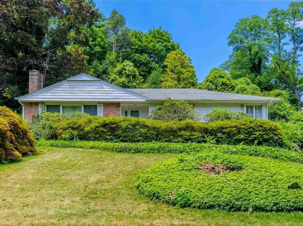 30 Hillcrest Drive, Great Neck, NY 11021