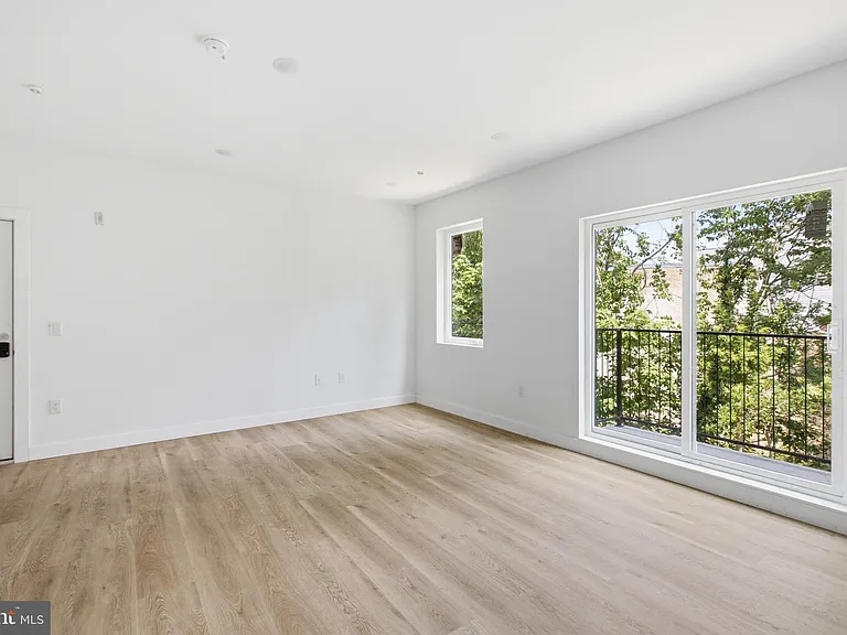 613 N Brooklyn St #7 — Photo 4