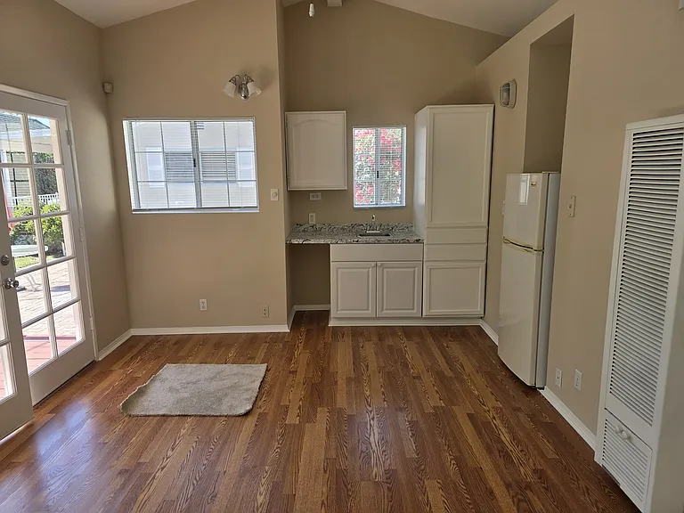 15219 Wyandotte St — Photo 30