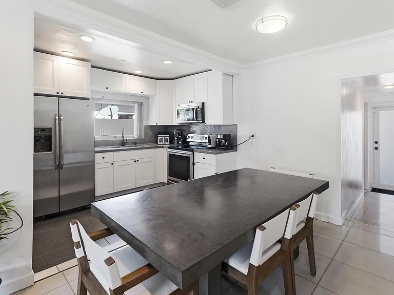 1234 NW 7th Ave — Photo 4