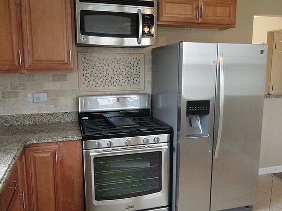 4th image of 212 W Burlington Ave