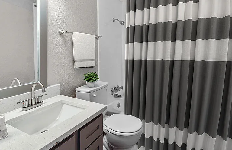 Granada Apartment Homes — Photo 8