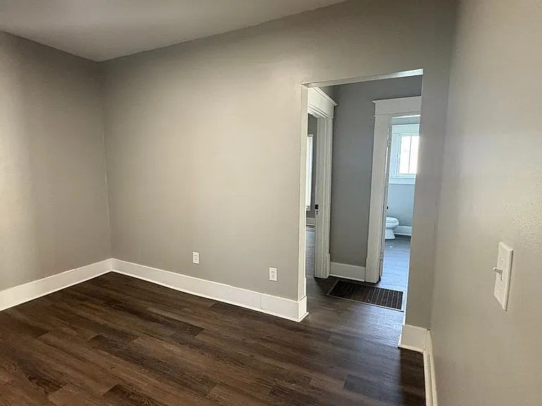 1105 S Greenwood Ave — Photo 5