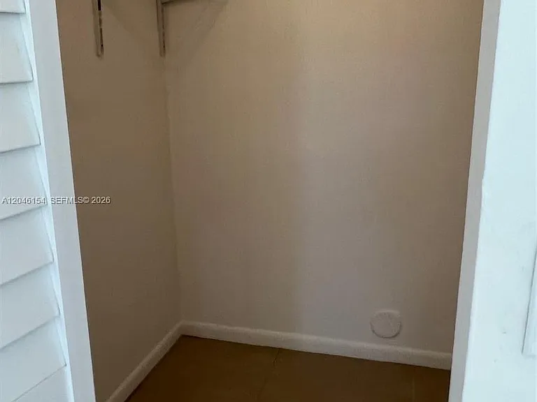 852 NE 209th St #104-38 — Photo 8