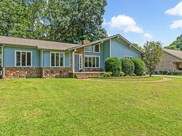 106 Autumn Ln, Tullahoma, TN 37388