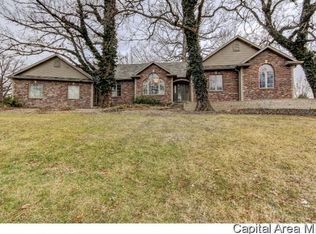 2 Georgetowne Rd, Sherman, IL 62684