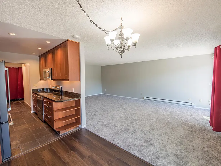 2562 Thorndyke Ave W #303 — Photo 8