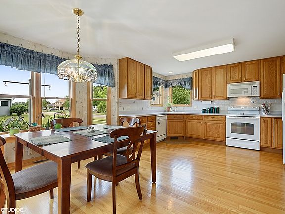 5th image of 71 White Pine Ln