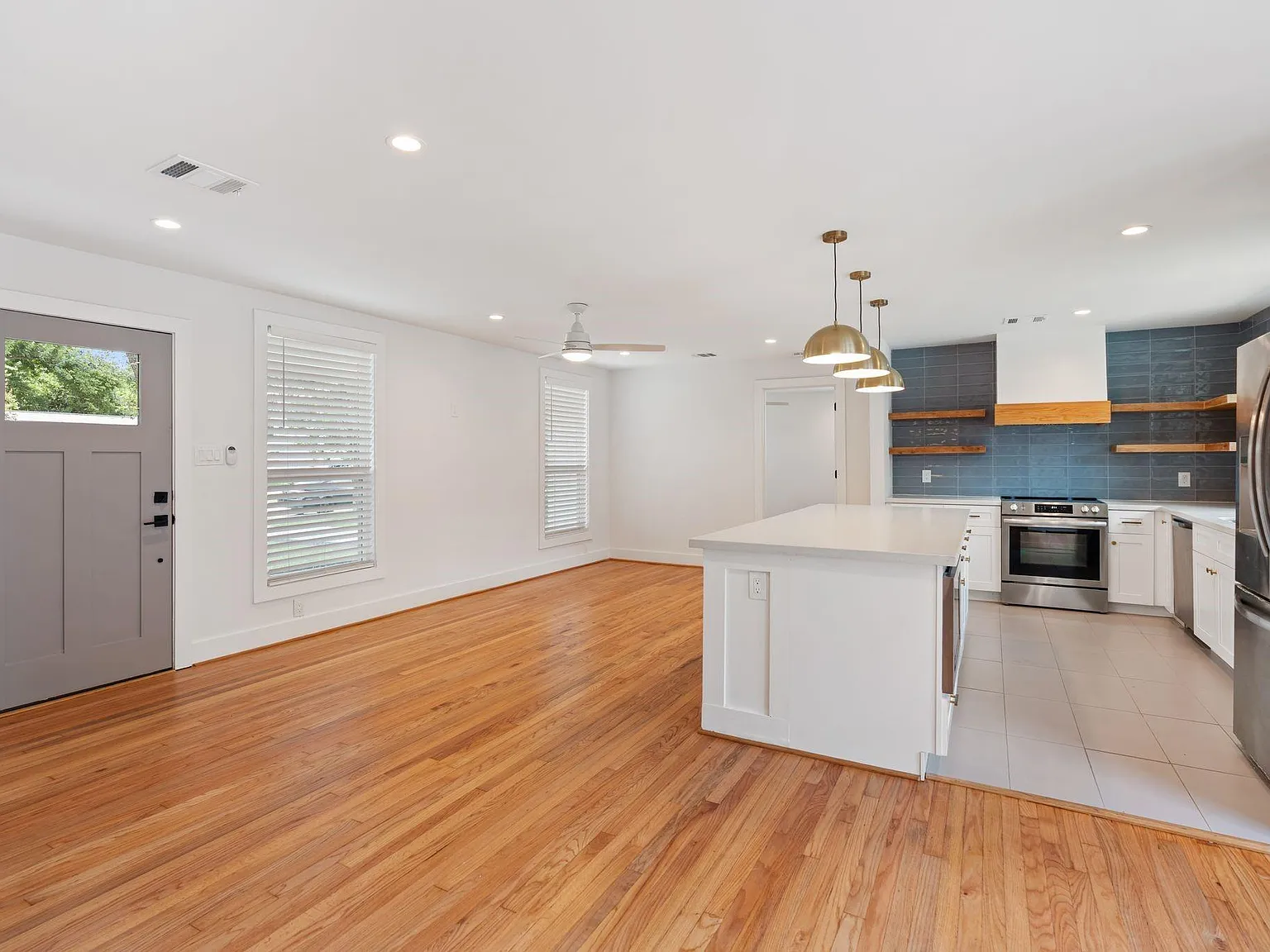 4 bed, 2.5 bath, 1447 sqft, $2,700 — Photo 3