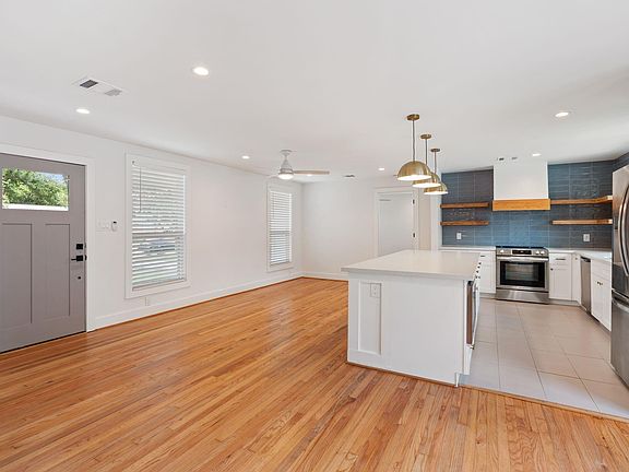 3rd image of 1910 Lynnview Dr