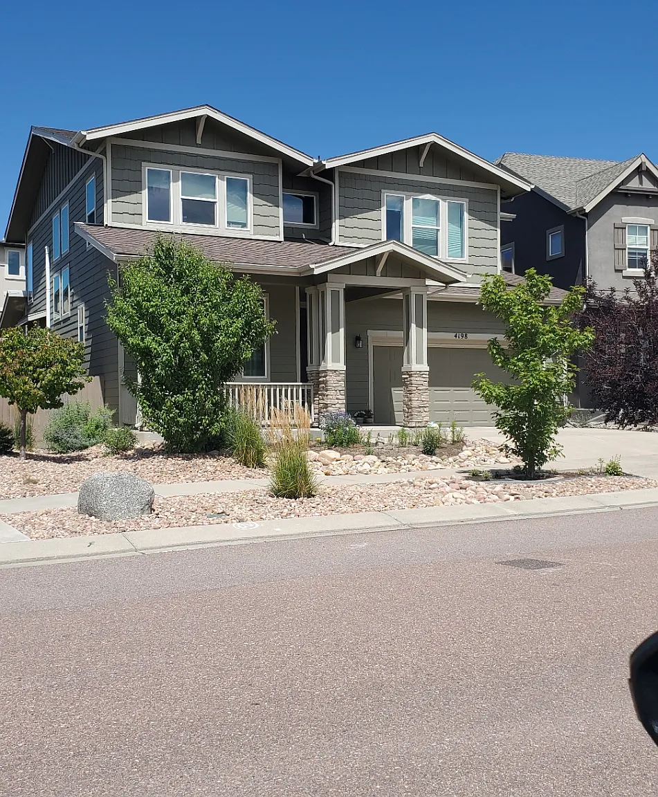 4 bed, 3.5 bath, 4600 sqft, $3,200 — Photo 2