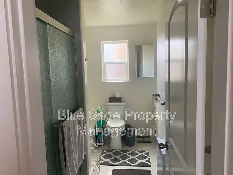 2 bed, 2.5 bath, 1296 sqft, $2,200 — Photo 4