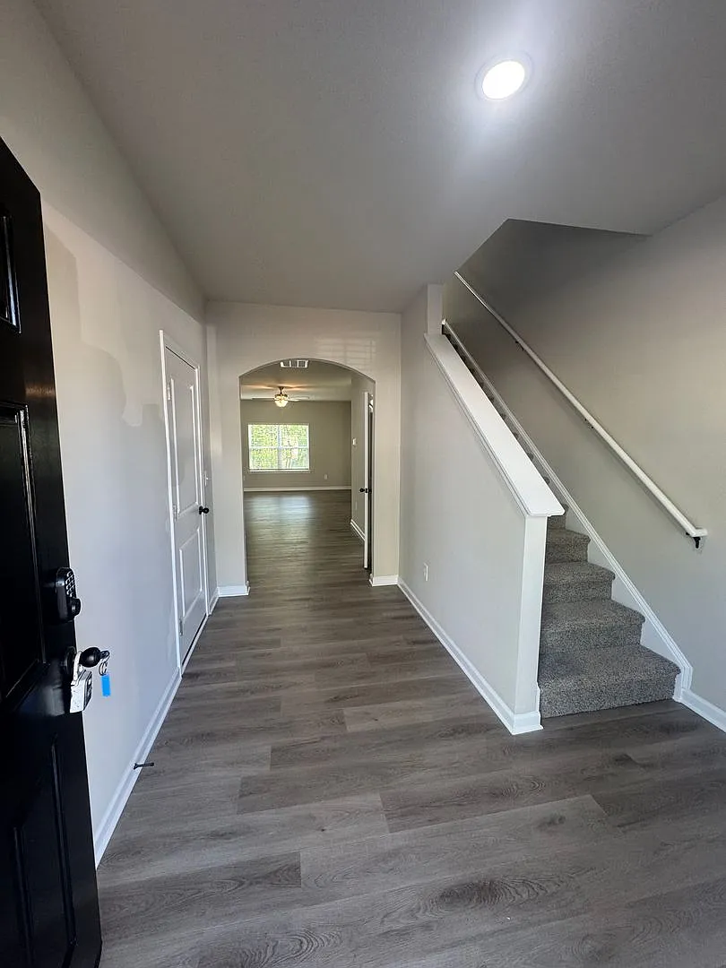 Move In Ready 4BR/2.5BA Home located in Stoneygreen Community — Photo 2