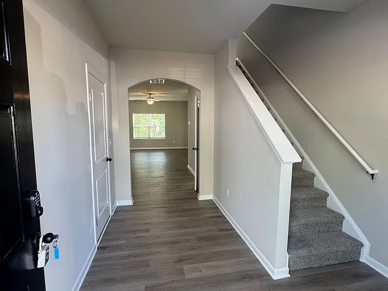 2128 Clapham Ct — Photo 2