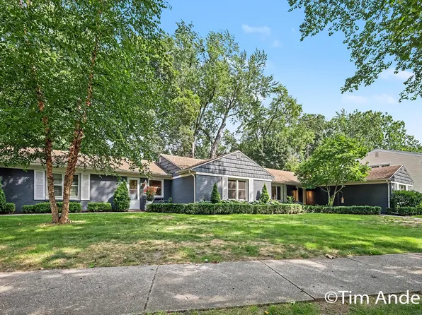 1414 Rosalind Rd SE, East Grand Rapids, MI 49506