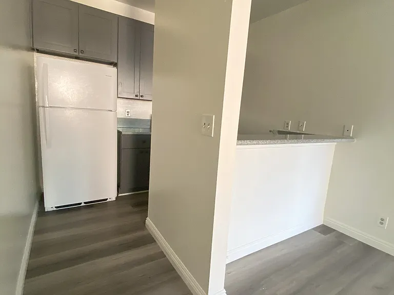 1220 N Las Palmas Ave — Photo 11