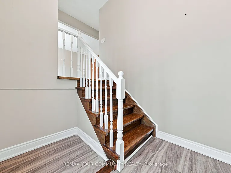 36 Roseville Dr #UPPER — Photo 4