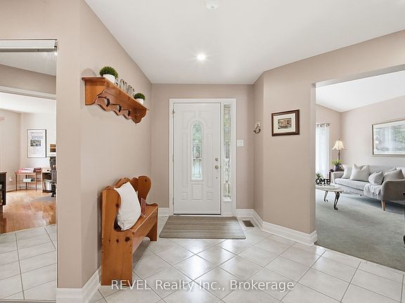 3rd image of 29 Stratton Cres