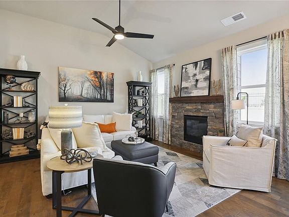5th image of 220 Lakeside Pl