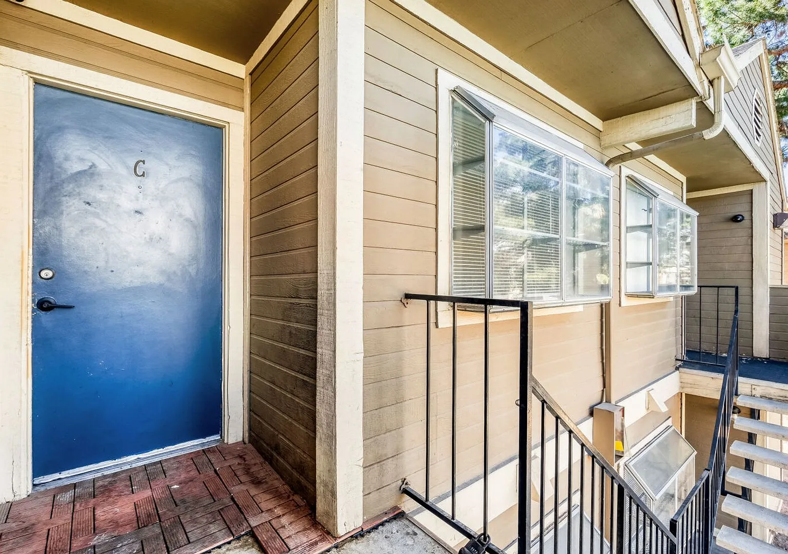 Move-In Ready 2-Bedroom with Cozy Fireplace! — Photo 3