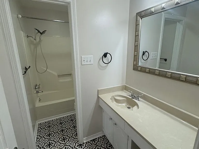 2224 Kirby Smith Dr — Photo 14