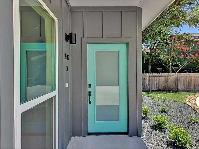 902 Taulbee Ln — Photo 3