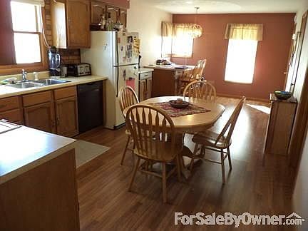 Kitchen
						:
						Kitchen include: Refrigerator, stove/oven, dishwasher, movable island.