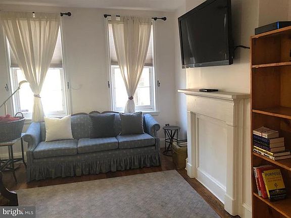 5th image of 247 Clay St