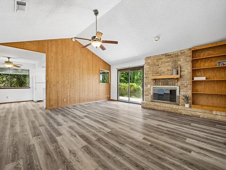 10010 Faylin Dr — Photo 6