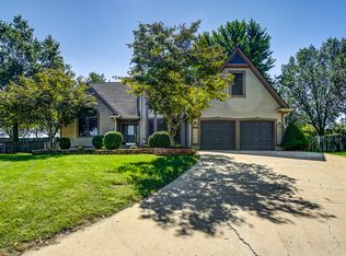 1808 NE Waterfield Ln, Blue Springs, MO 64014