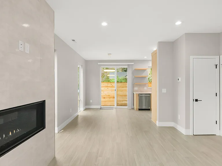 3275 SE Francis St — Photo 4