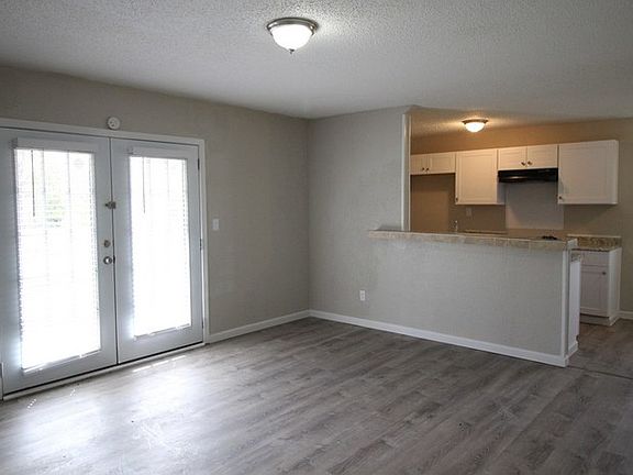 2nd image of 14200 Seminole Dr