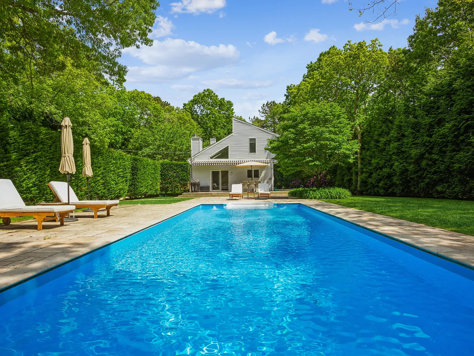 Summer Vibes in this recently renovated and private rental! — Photo 3
