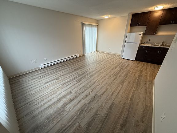 2nd image of 1916 1st St APT 8