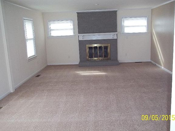 4th image of 7355 Sandy Ln