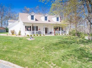 1207 Cabin Club Dr, Alton, IL 62002