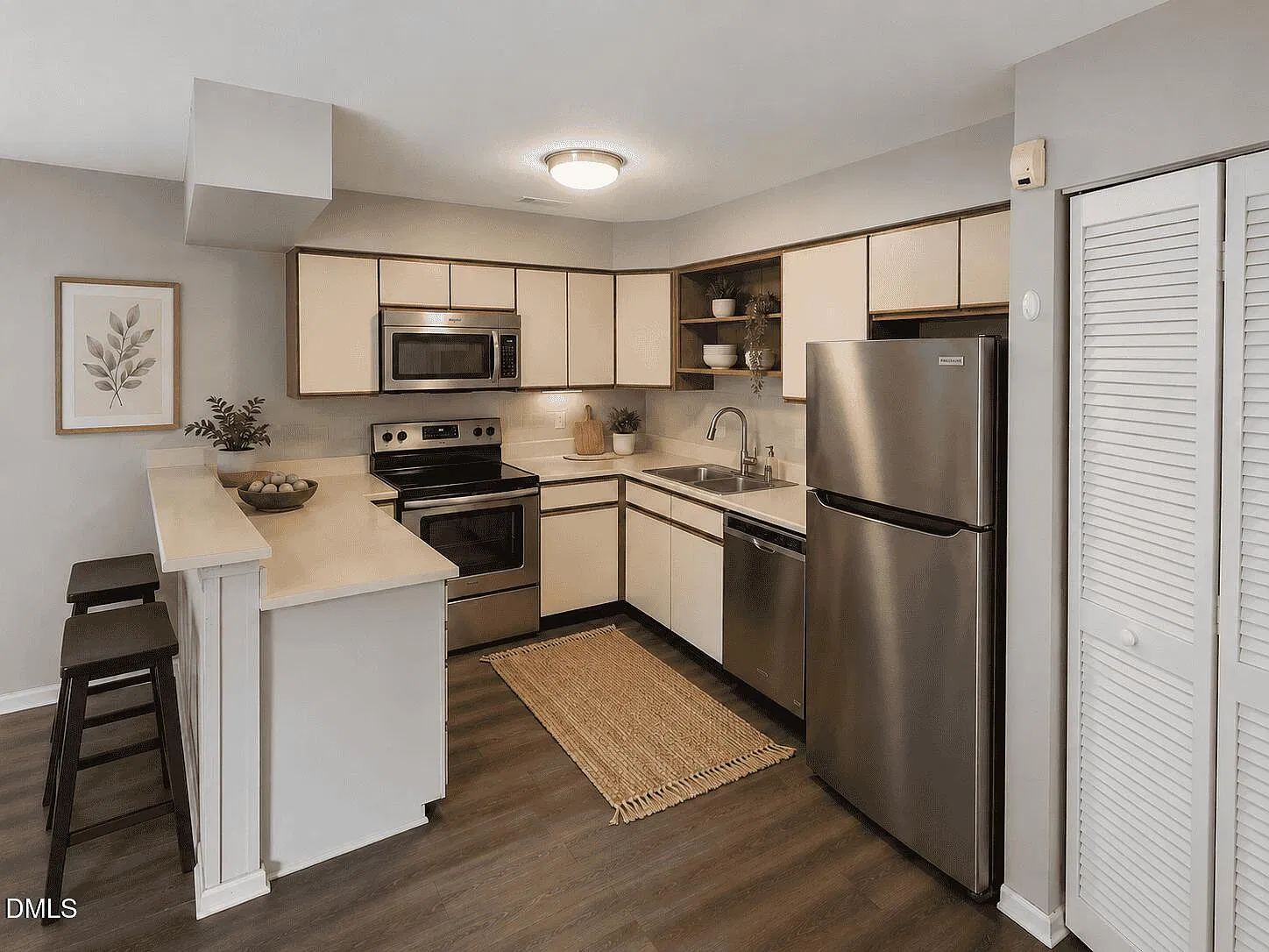 2 bed, 2.0 bath, 975 sqft, $1,650 — Photo 3