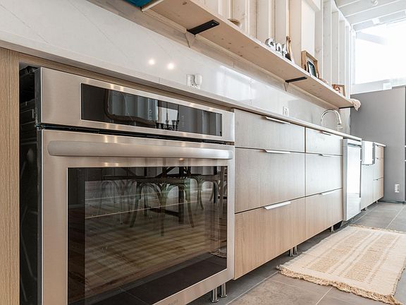 4th image of 2028 Dorrance St