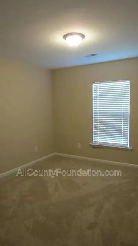 4 bed, 2.5 bath, 2210 sqft, $2,495 — Photo 4