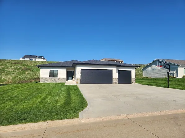 1227 Blackhawk Ct, Hinton, IA 51024